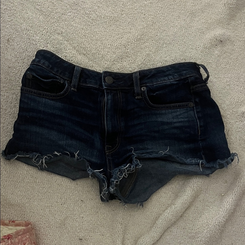 Women's vintage low rise American Eagle shorts!